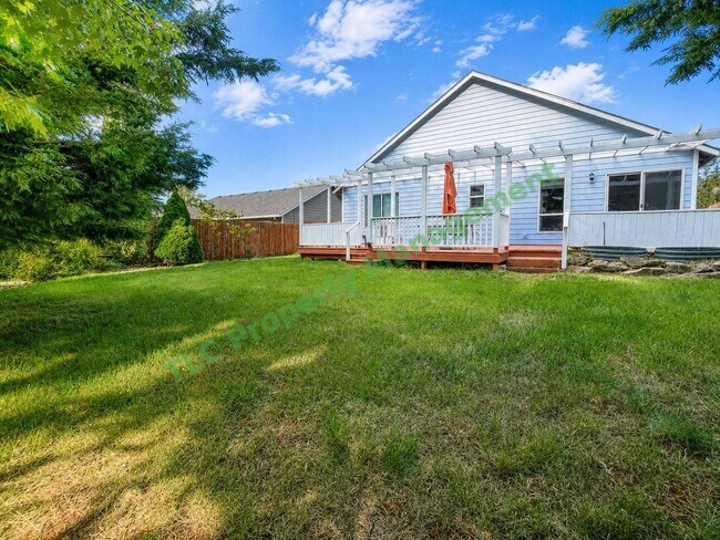 Building Photo - 942 Salamander Rd SE