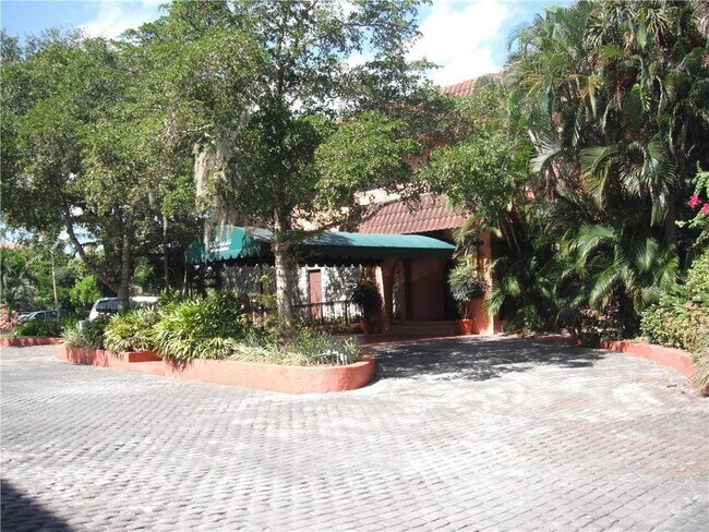 Building Photo - 660 Tennis Club Dr