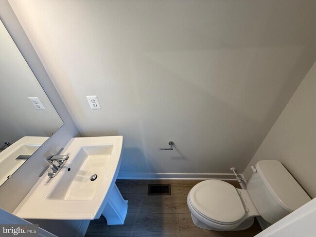 Building Photo - 4929 DUNHAVEN Dr