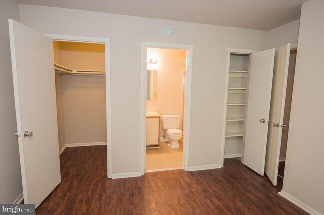 Building Photo - 800 College Ln