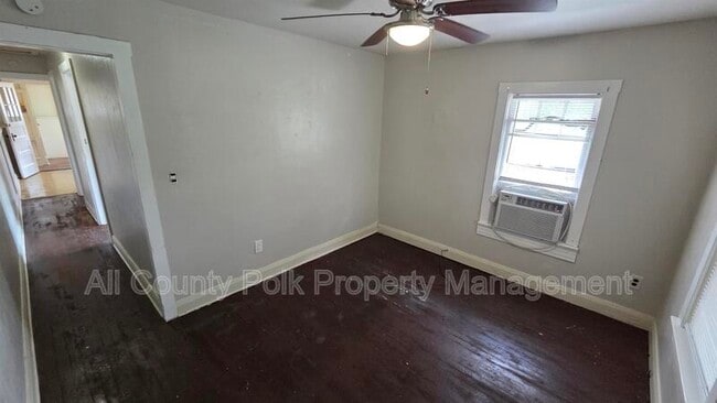 Building Photo - 918 E Lime St