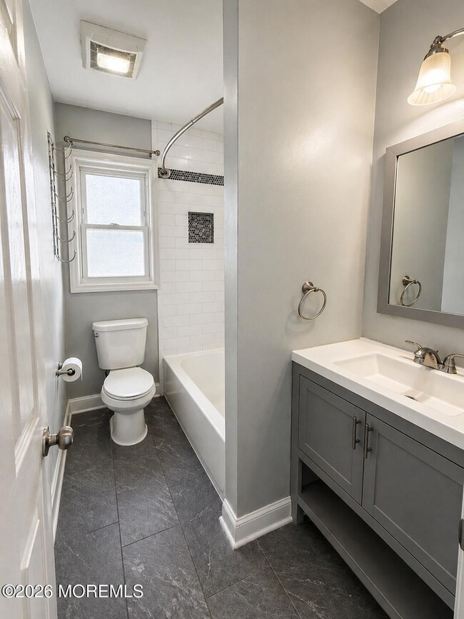 Building Photo - 194 2nd St