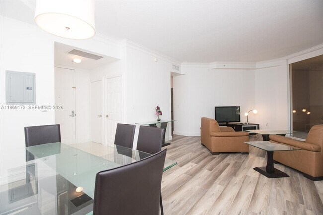 Building Photo - 3001 NE 185th St