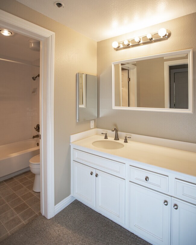 Building Photo - 140 The Village