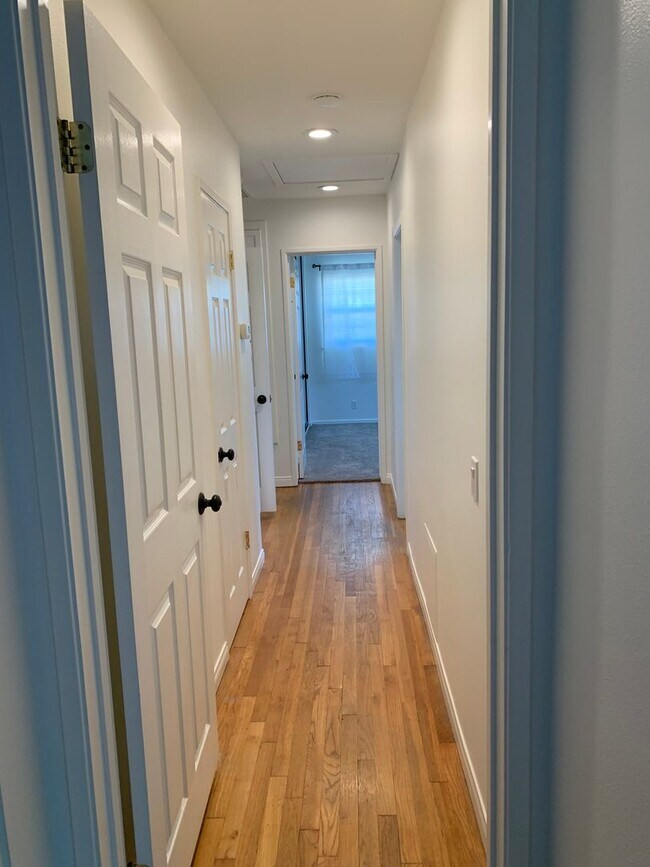 Building Photo - Spacious 3+3 Single Story Home w/ office -...