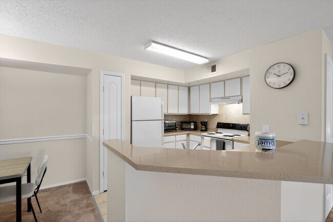Building Photo - 30 Golf Ter Dr