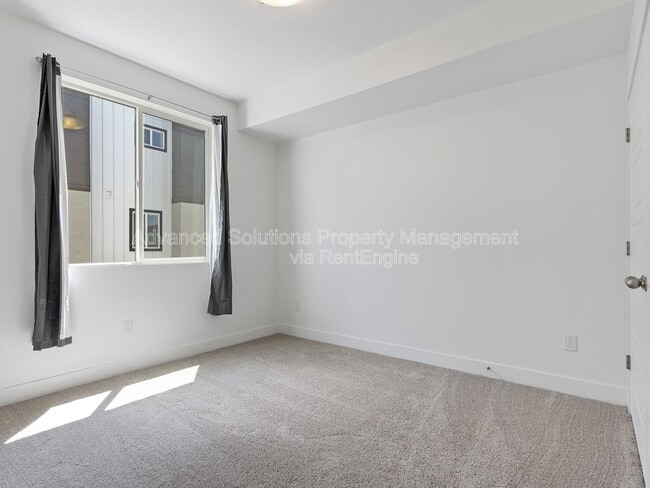 Building Photo - 142 Amboise Ct