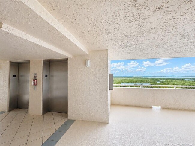 Building Photo - 5051 N Hwy A1A