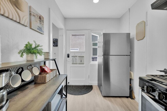 Building Photo - Furnished & Remodeled 1BR Guest House w/ Private Entry – Walk to Beach, Crown Point