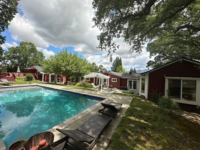 Building Photo - 4 Bed 4.5 Bath, Beautiful Home With Pool A...