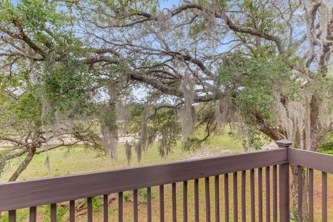 Building Photo - Escape to Your Private Paradise!