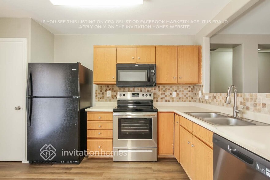 Building Photo - 11765 W Dahlia Dr