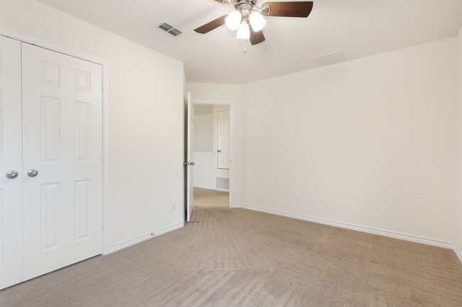 Building Photo - MOVE IN SPECIAL: $300 Off 1st Months Rent!...