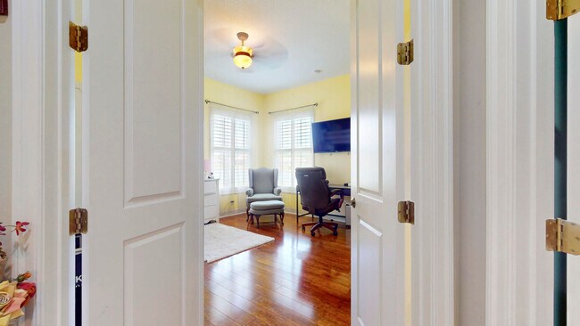 Building Photo - 885 SW Grand Reserves Blvd
