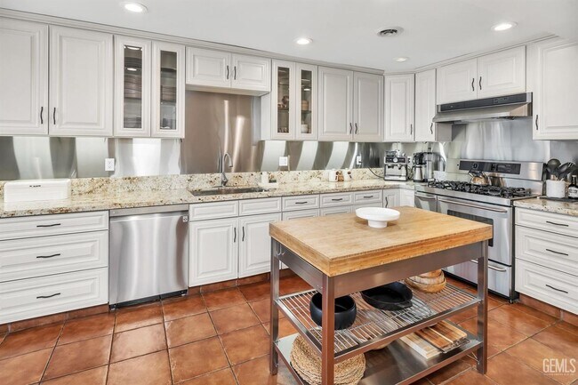 Building Photo - Park Place Condo