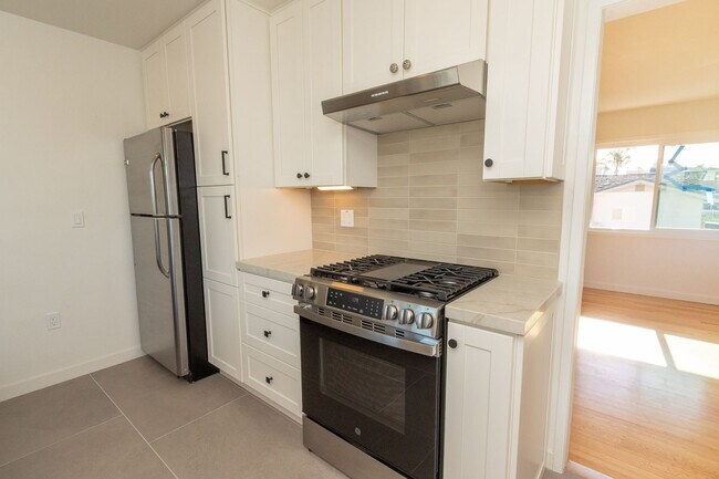 Building Photo - Beautifully Remodeled 2 Bed/1Bath Home with Ocean and Bay Glimpses in Ocean Beach!