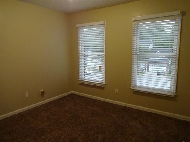 Building Photo - 285 Thornbush Ln