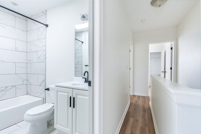 Building Photo - 2112 Sigel St