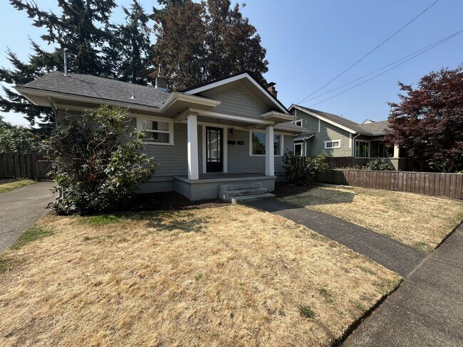 Building Photo - Charming Portland Home with Original Hardwood Floors, Finished Basement & Large Kitchen