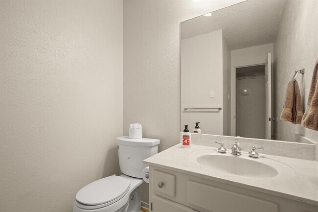 Building Photo - 2810 Goldbridge Dr
