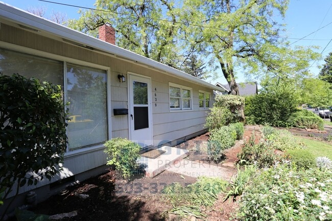 Building Photo - Beautiful, Spacious 3 Bedroom - Foster-Powell Neighborhood