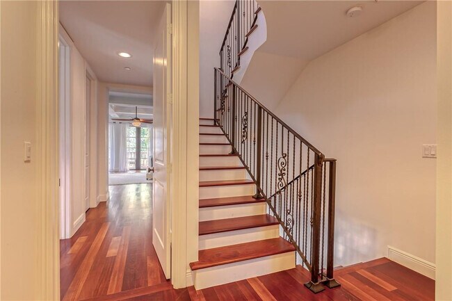 Building Photo - 1206 NE 1st St