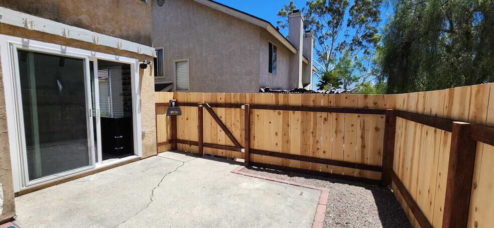 Building Photo - 2091 Manzana Way