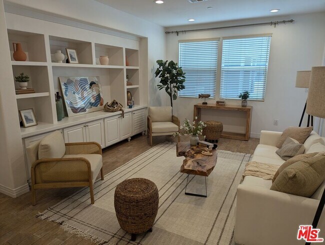 Building Photo - 7100 Playa Vista Dr
