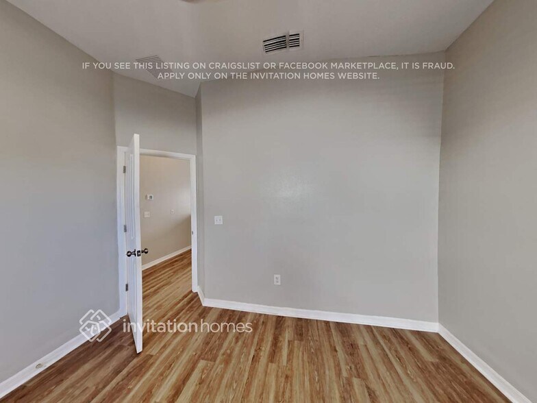 Building Photo - 8233 Crescent Moon Dr