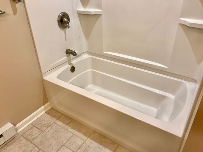 Building Photo - 7404 Oak Post Rd