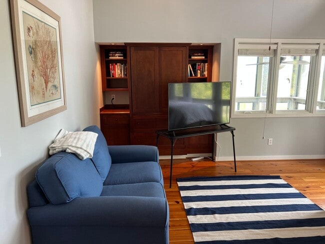 Building Photo - Beautiful Furnished Marsh Front Home - 6 mo Lease Term