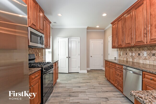 Building Photo - 12 Everest Dr