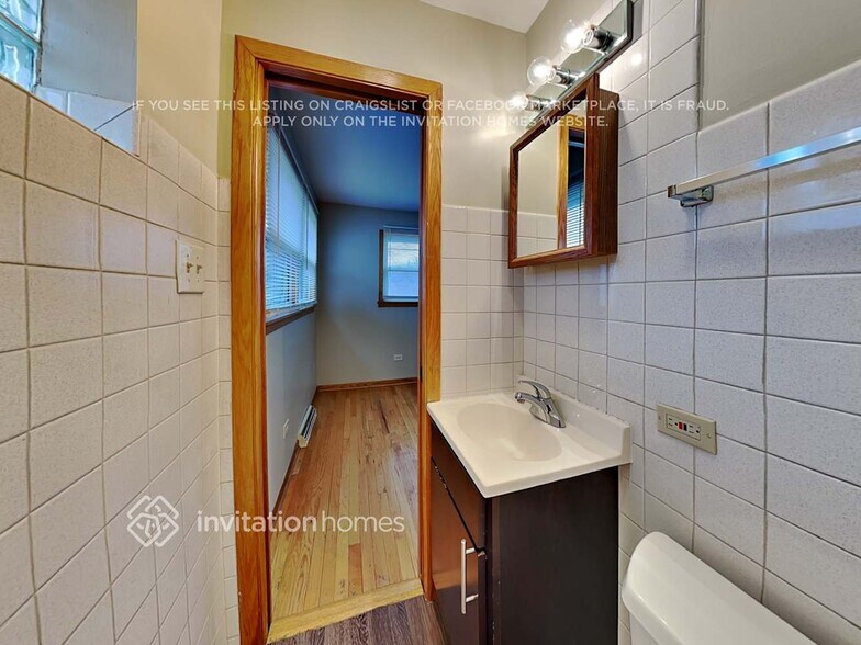 Building Photo - 8741 Sproat Ave