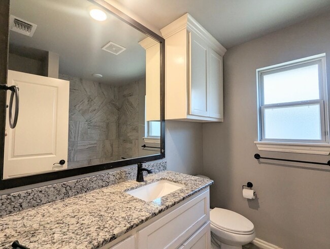 Building Photo - Beautiful Edmond Home | Gas Fireplace, Storm Shelter & Fenced Backyard!