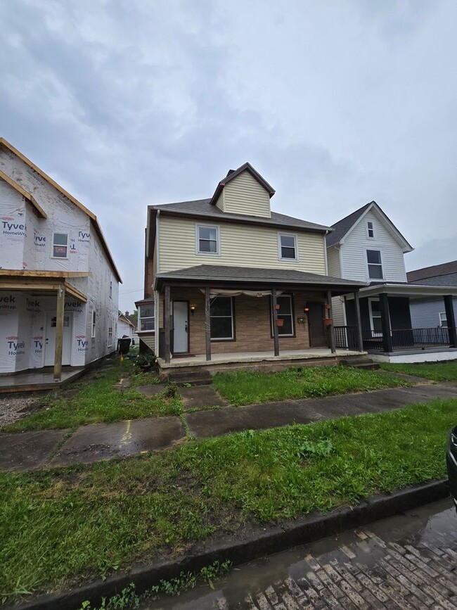 Primary Photo - 4 BEDROOM SINGLE FAMILY HOME