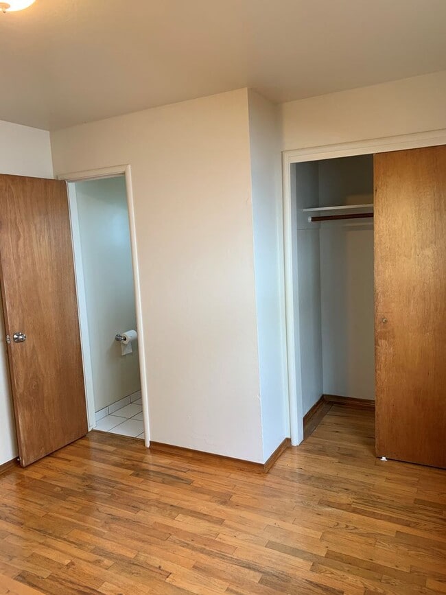 Building Photo - Great 3 Bedroom 1 and 1/2 Bath House in Se...