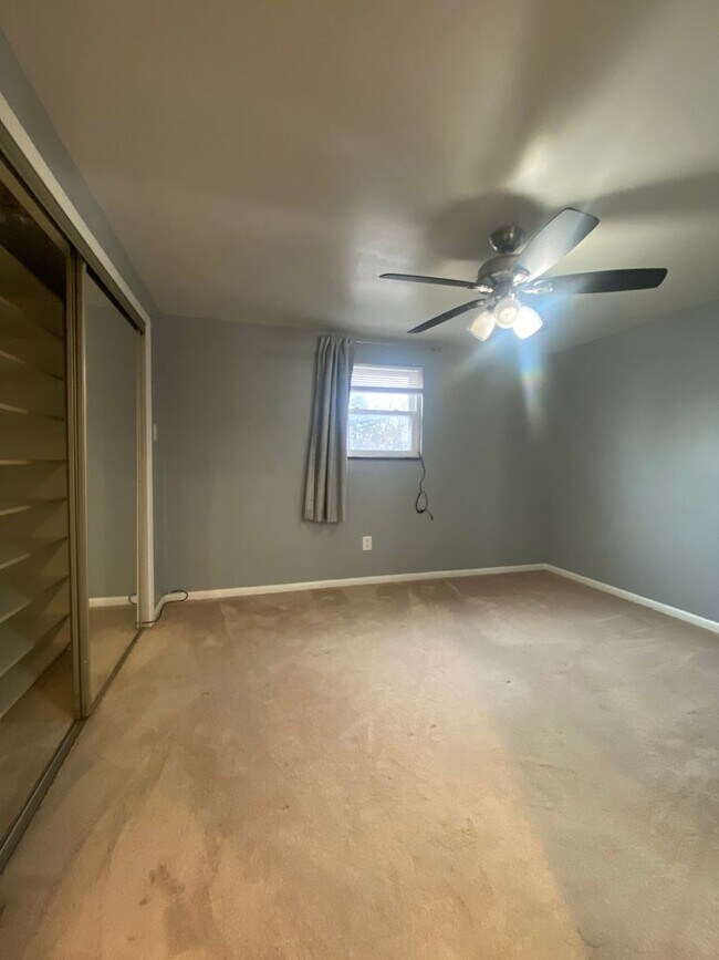 Building Photo - 233 S State Rd