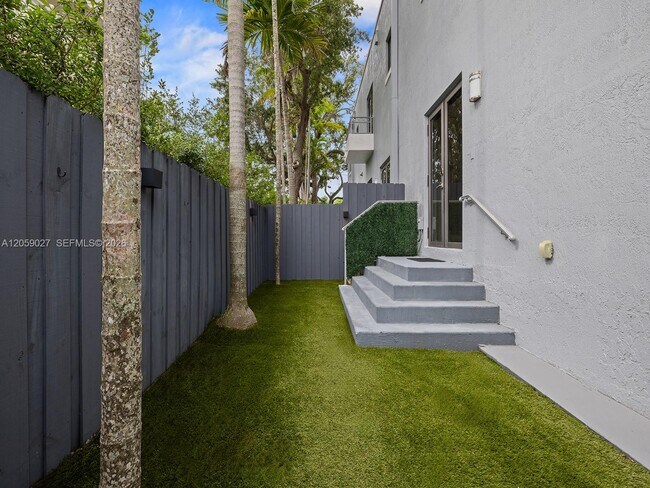 Building Photo - 5864 SW 74th Terrace