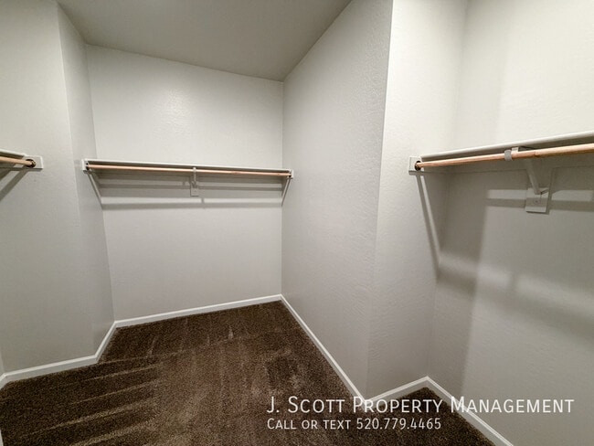 Building Photo - 18266 W Paraiso Dr