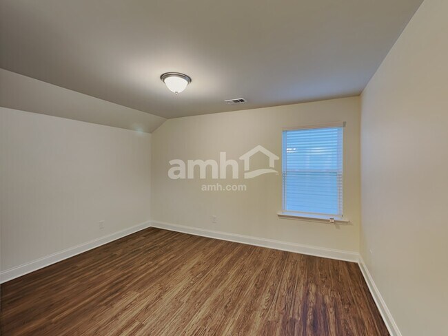 Building Photo - 7058 Creeksong Dr