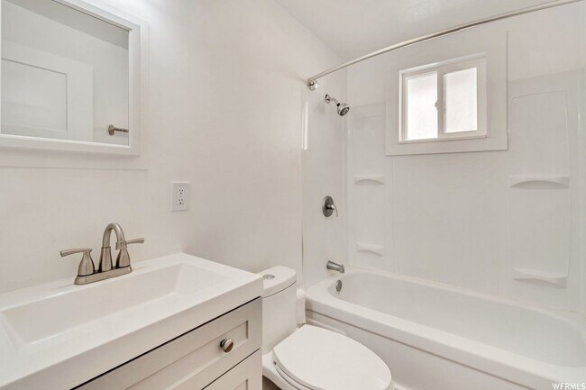 Building Photo - 927 W 1100 N