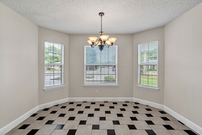 Building Photo - Community Pool & Deeded Access to Santa Ro...