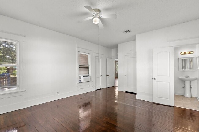 Building Photo - 2 11th Ave N