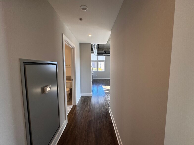 Building Photo - 3845 N Broadway St