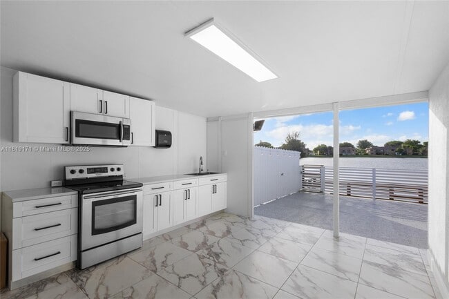 Building Photo - 2515 W 65th St