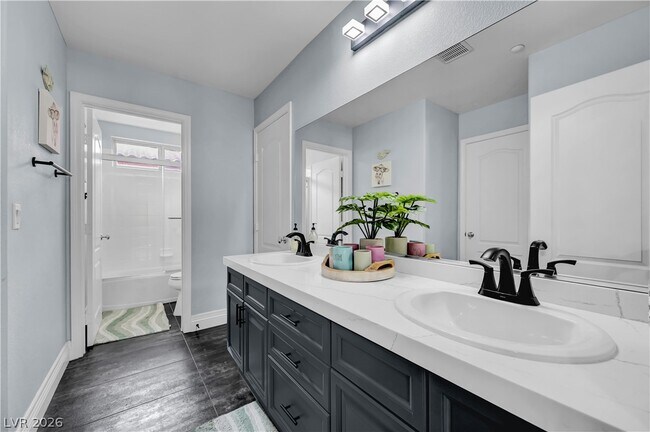 Building Photo - 1289 Vietti St
