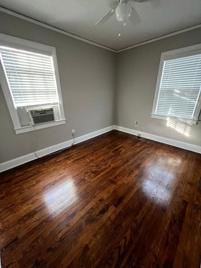 Building Photo - 2 Bedroom 1 Bath Duplex ~ Off Augusta Rd