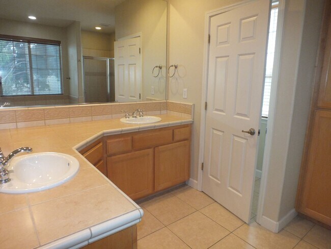 Building Photo - 3/2.5 2300 sf Cameron Park home