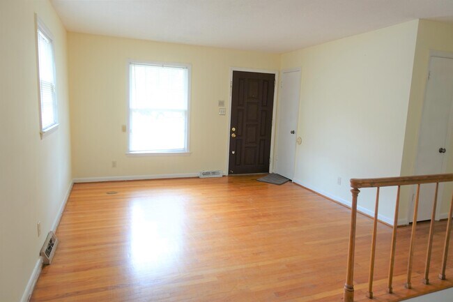 Building Photo - 325 Willow Oaks Dr