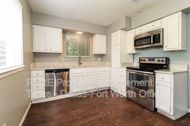 Building Photo - 4256 Ambrose Dr